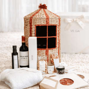 Cesta circo recién mamá con capita toalla y babero bordado