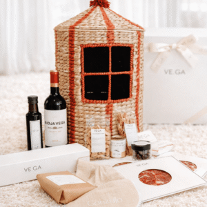 Cesta circo recién mamá con babero bordado