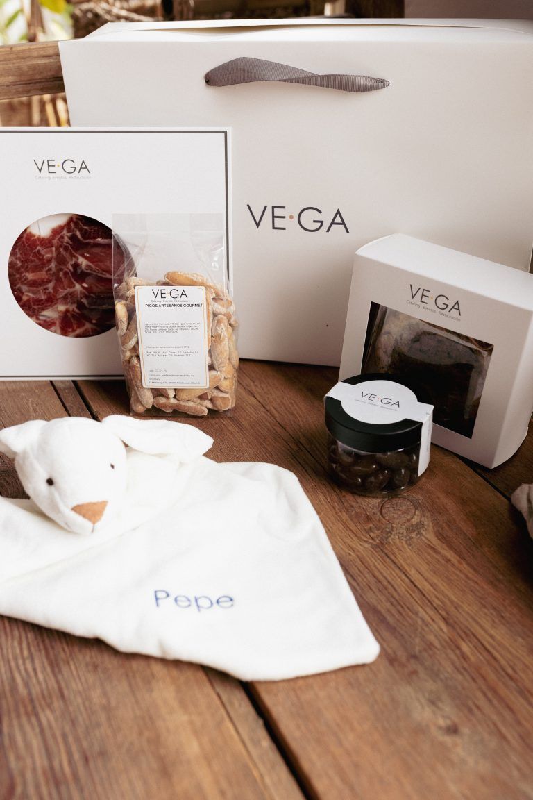 Bolsa caja regalo mediana Dou dou bordado nombre