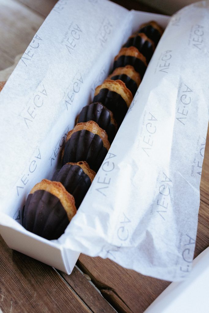 Caja de madeleine de chocolate 70%